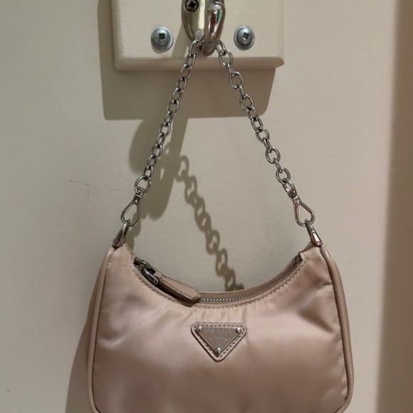 Authentic Prada micro Re-Edition 2005 Re-Nylon and Saffiano leather bag - Picture 3 of 14